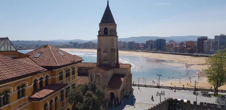 Atico En Cimadevilla Mirando Al Mar Gijón Exterior foto